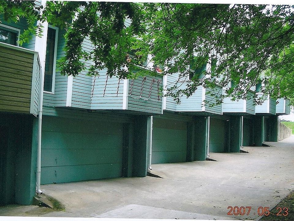 2nd image of 632 W 14th St #Townhouse