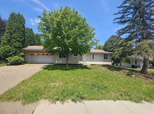 15977 Harmony Way, Apple Valley, MN 55124