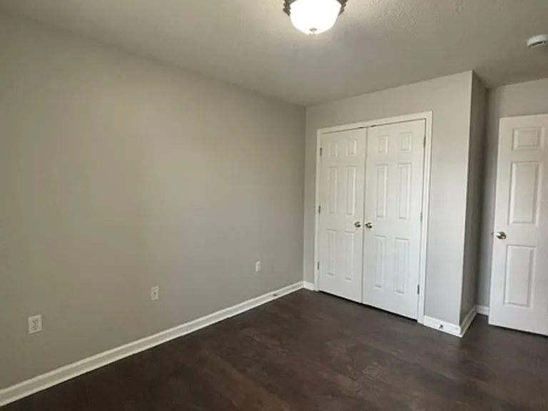 105 Stockton Ct — Photo 8