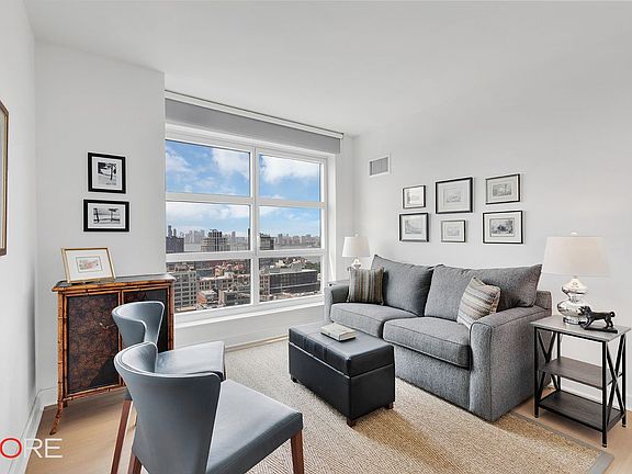 4th image of 500 W 30th St APT 28N