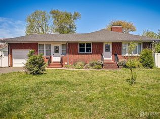 71 Elm St, Edison, NJ 08817