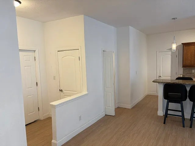 408 S Riverside Dr #5 — Photo 8