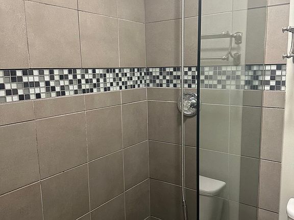 5th image of 4025 Ware Hill Dr