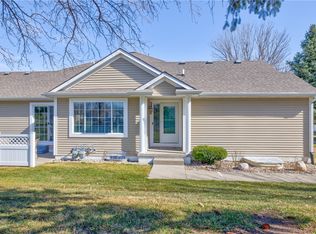 9936 Country View Ln, Johnston, IA 50131