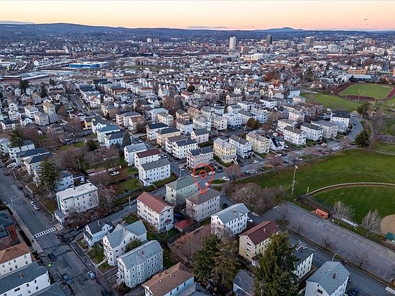 4th image of 32 Ames St