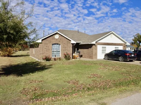 820 W 8th St, Newkirk, OK 74647