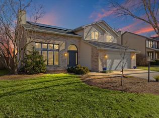 2808 Woodridge Rd, Champaign, IL 61822