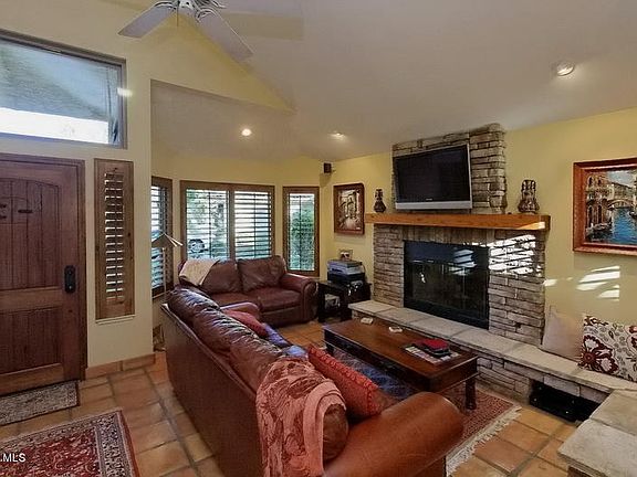 3rd image of 1075 Powderhorn Ct