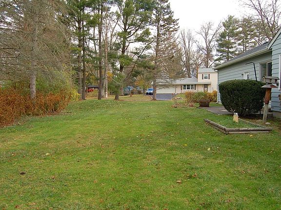3rd image of 1106 Sassafras Ln
