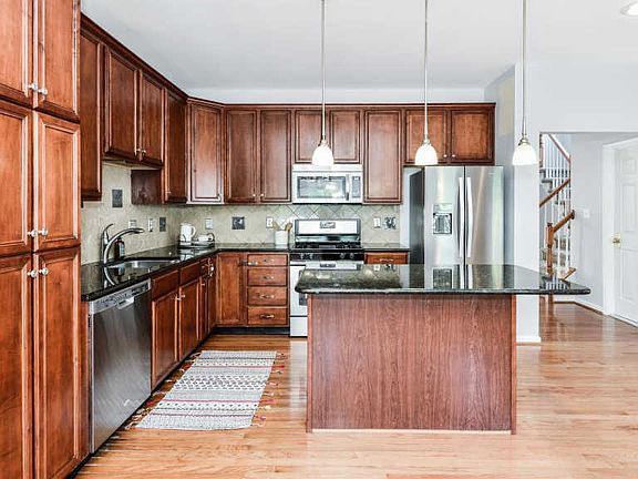 4th image of 21477 Trowbridge Sq