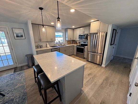 4th image of 1008 Oceanwood Dr N