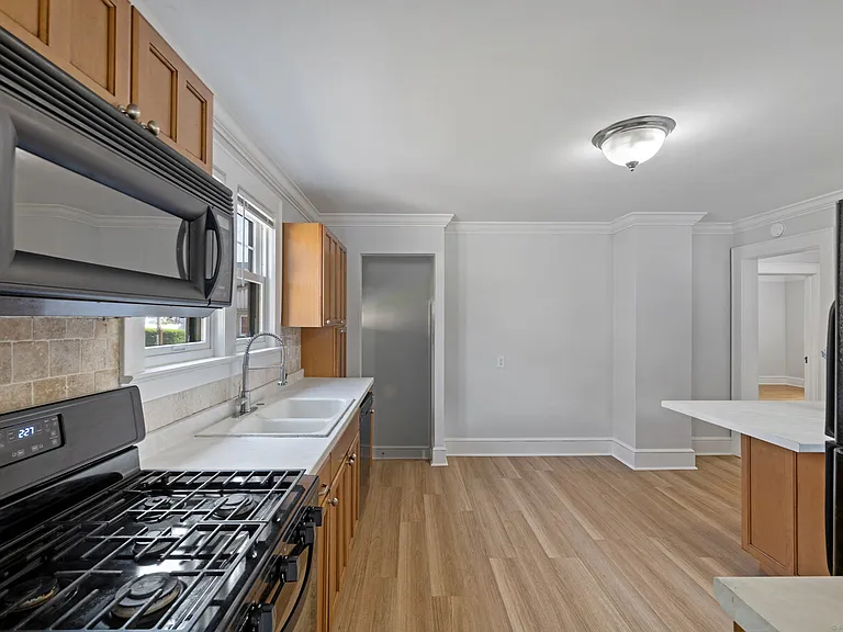 Phillips St — Photo 12