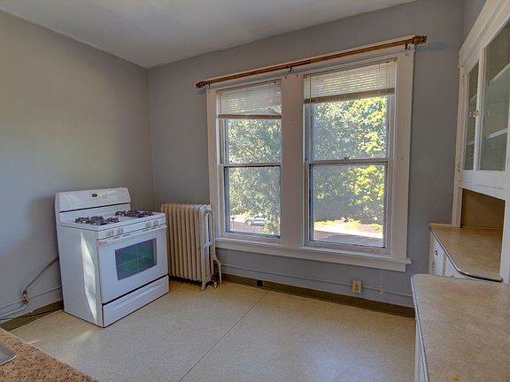 4th image of 624 Scott St APT 3