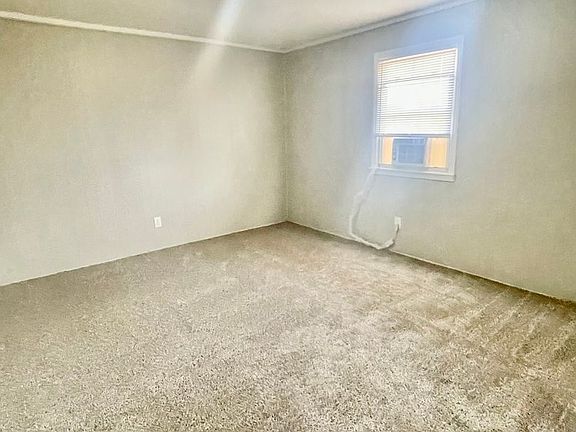 4th image of 1017 E Airline Ave APT A