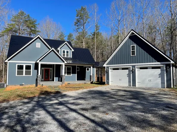 538 N Fork Dr, Gretna, VA 24557