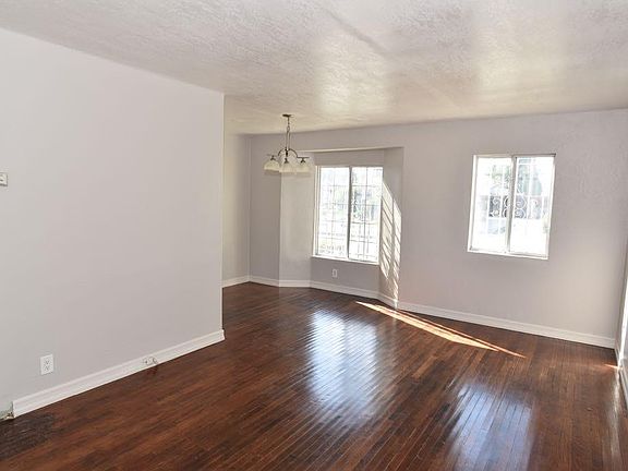 Livingroom to Dinning room