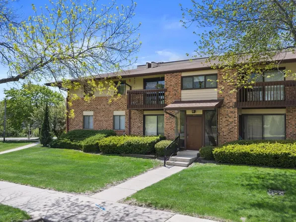 301 Park Hill DRIVE #A, Pewaukee, WI 53072