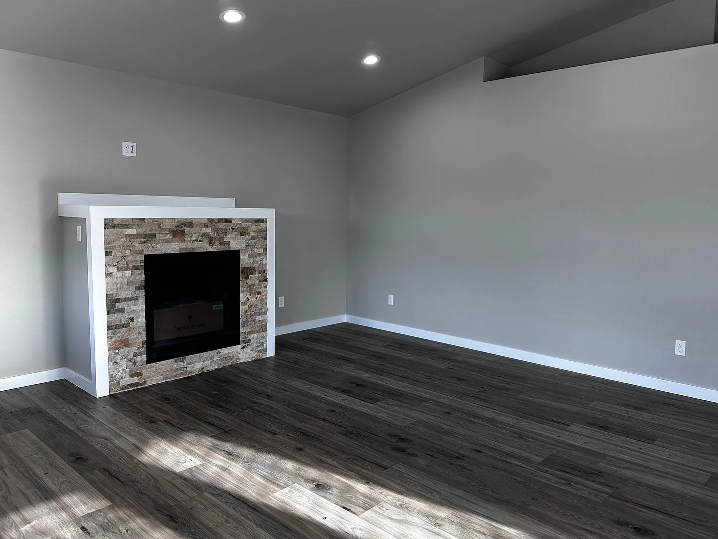 Gorgeous 2 Bedroom, 2 Bath with Garage is ready for you! — Photo 1