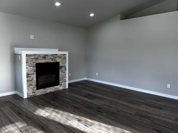207 S Razor Clam Dr SW, Ocean Shores, WA 98569