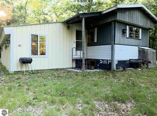 8076 E Deerfield Cir, Reed City, MI 49677