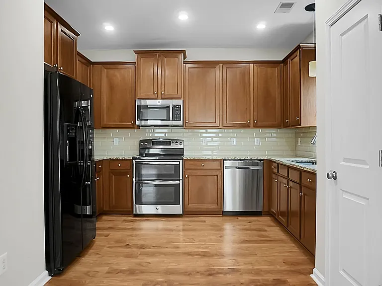 8003 Henderson Rd — Photo 13