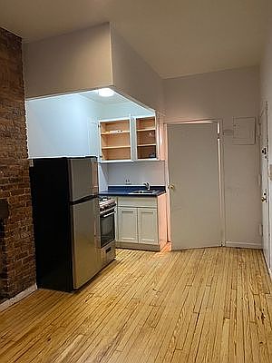 2nd image of 203 Chrystie St #1CR
