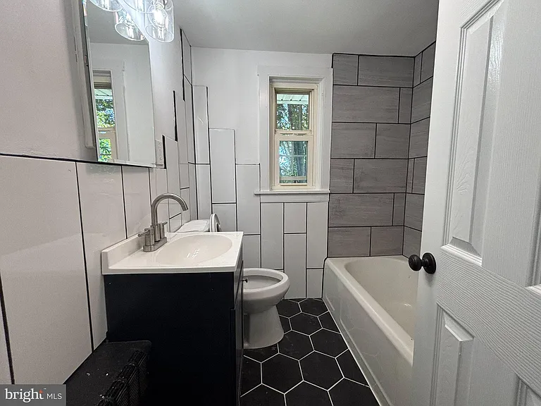 888 Walnut St — Photo 25