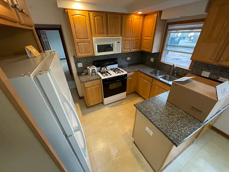 5448 W Higgins Ave #3 — Photo 3