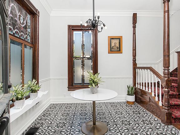 3rd image of 514 Madison