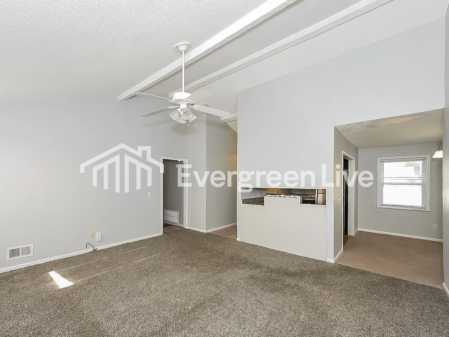 3 bed, 2.0 bath, 1224 sqft, $1,295 — Photo 2