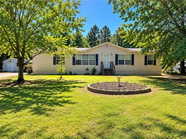66 Oak Forest Dr, Pelham, NC 27311