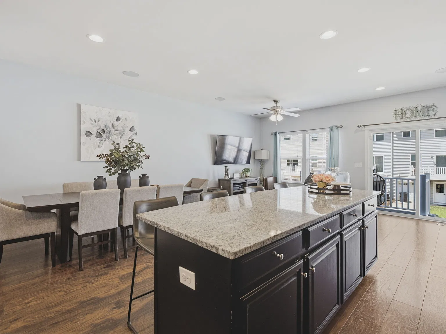 404 Spring Hill Pl — Photo 4
