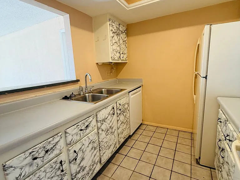 3704 Broadway #313 — Photo 5