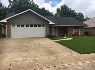 1325 Whitehall Dr, Bossier City, LA 71112