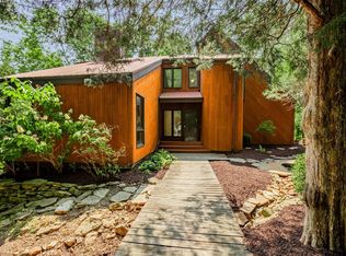 993 Wild Horse Valley Rd, Chesterfield, MO 63005