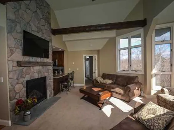 27 Haymaker Ln, Wilmington, VT 05363