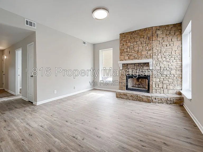 301 Benton Blvd #4 — Photo 3