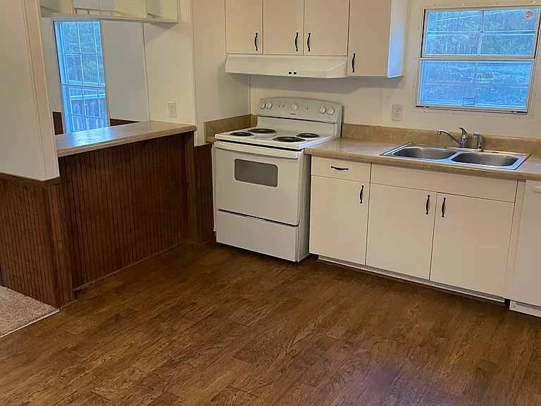203 Barkwood Ln — Photo 2