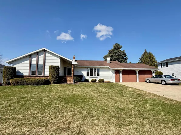 1315 Wedgewood Ln, Neenah, WI 54956