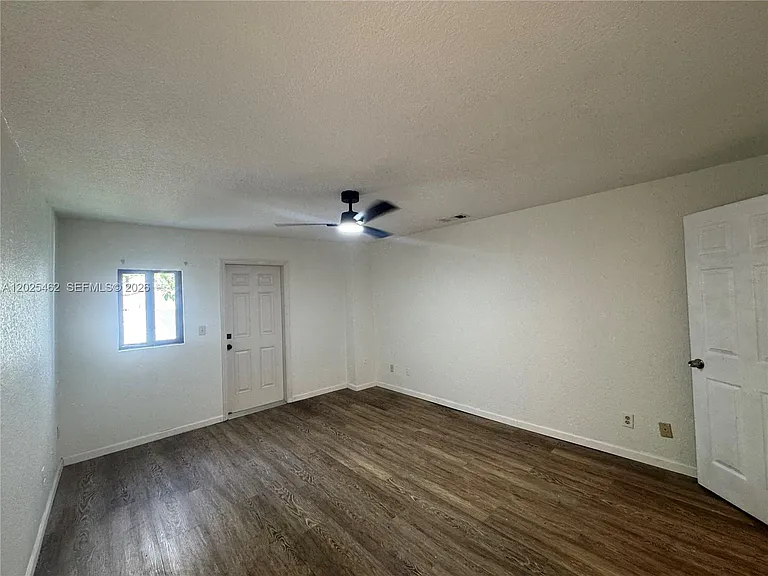 823 NE 19th Ave #13 — Photo 13