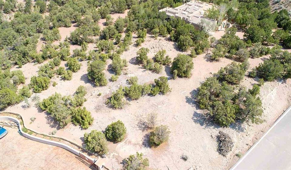 1st image of 1020 Sierra Del Norte