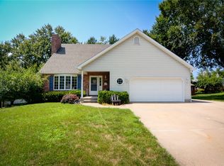 4510 Williamsburg Dr, Decatur, IL 62521