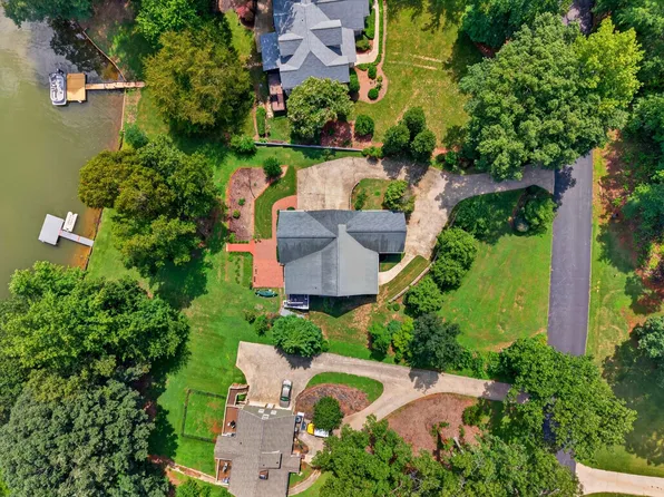 110 Lake Bowen Dr, Inman, SC 29349