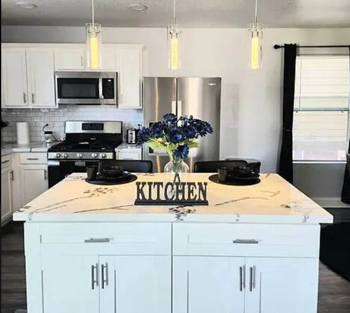 Furnished 4BR/2.5BA Home in Houston Med Center All Bills Included — Photo 2