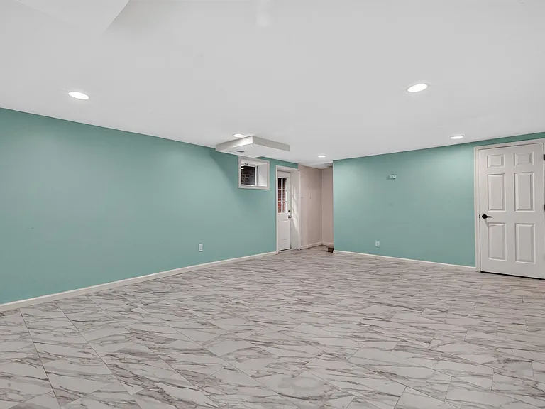 3604 Husted Dr — Photo 23