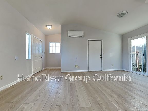 3rd image of 949 Nogales St