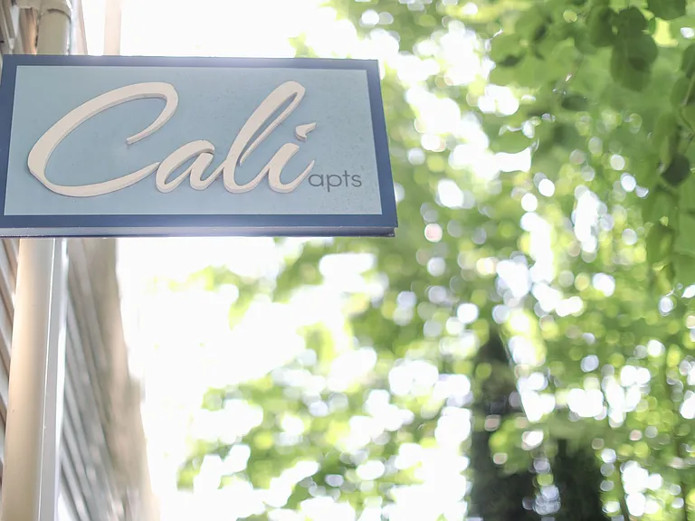 6040 Cali - Spacious 1 & 2 Units | Washer/Dryer | Private Balcony | Lots on Natural Light — Photo 31