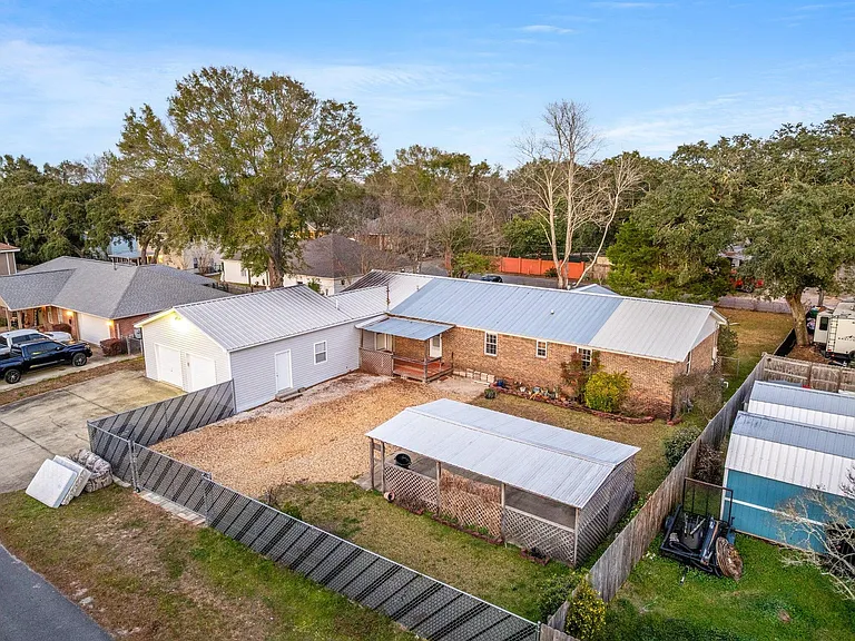122 Beach Dr — Photo 47