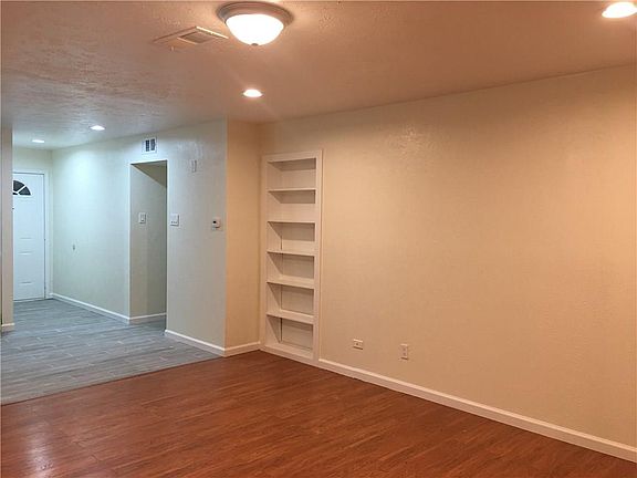 5th image of 5001 Amhurst Ln