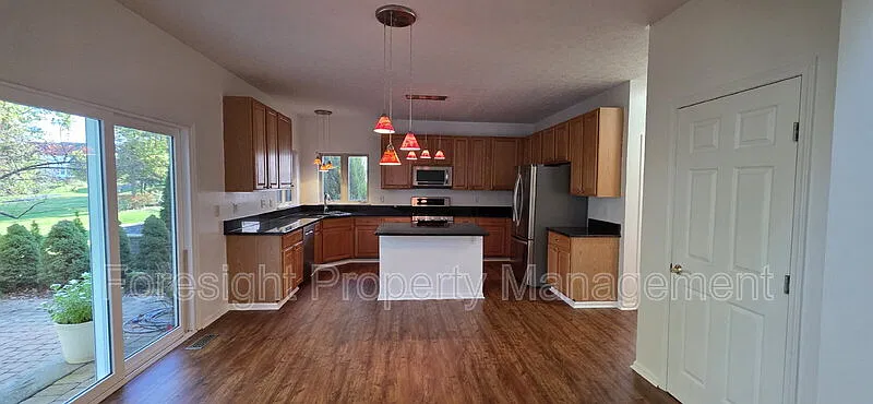 4 bed, 2.5 bath, 2723 sqft, $3,795 — Photo 4